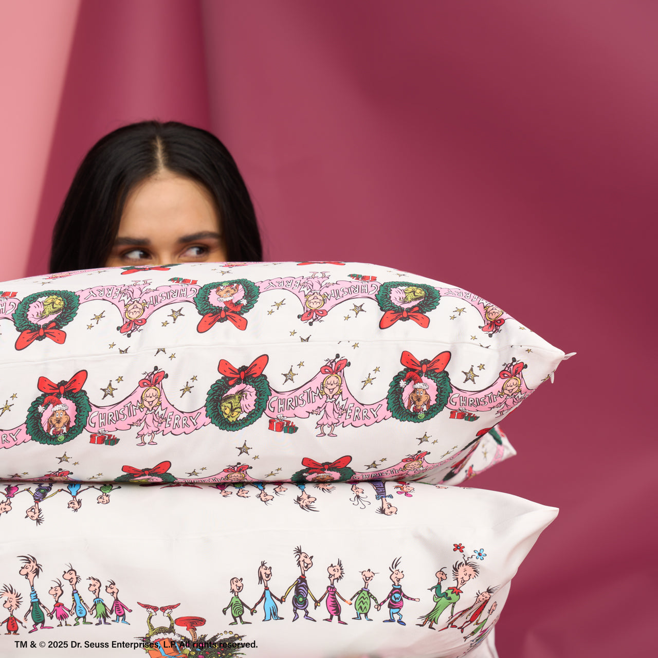 The Grinch x Kitsch Satin Pillowcase in Whoville