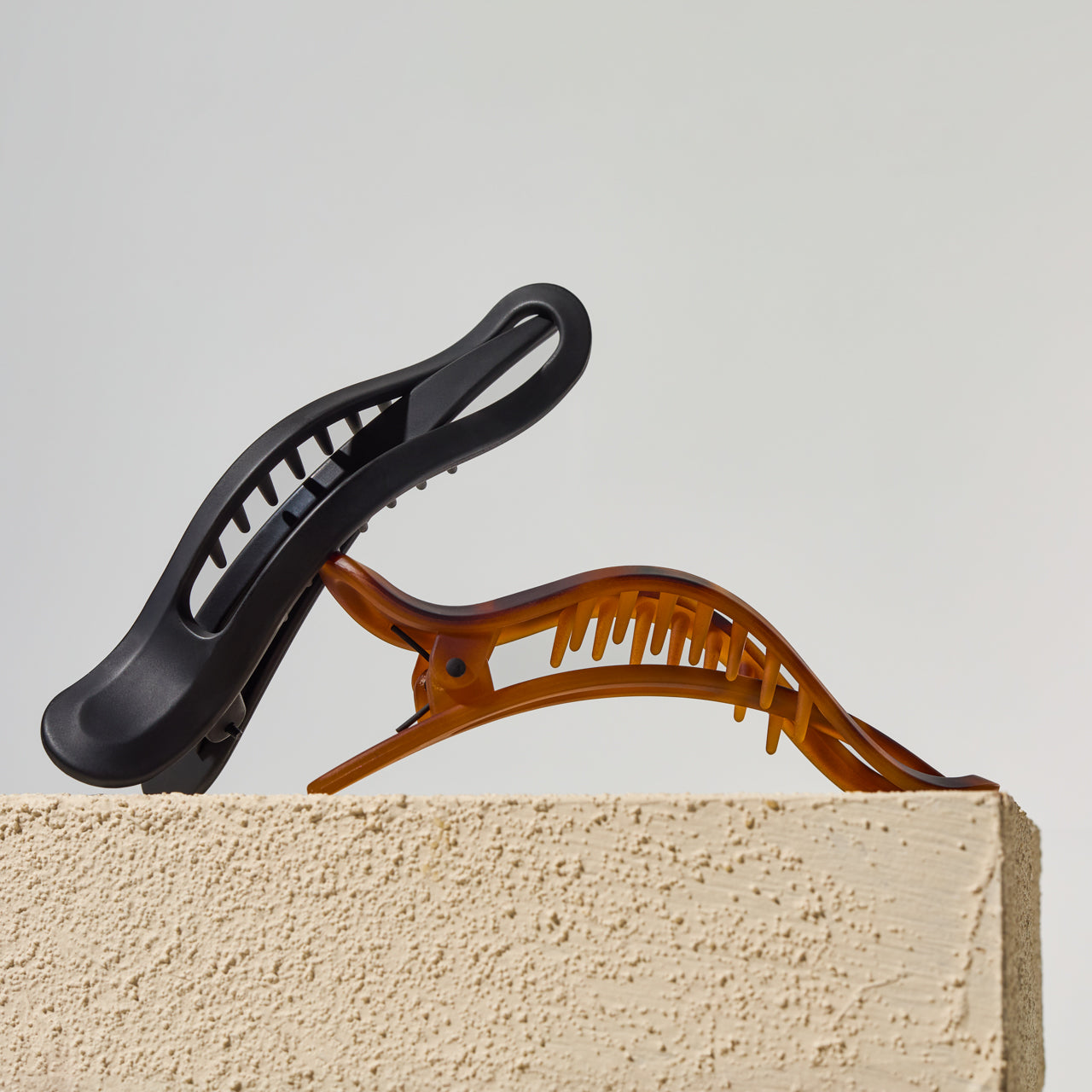 مشبك مخلب مسطح 2 قطعة منحني - أسود &amp; تورت