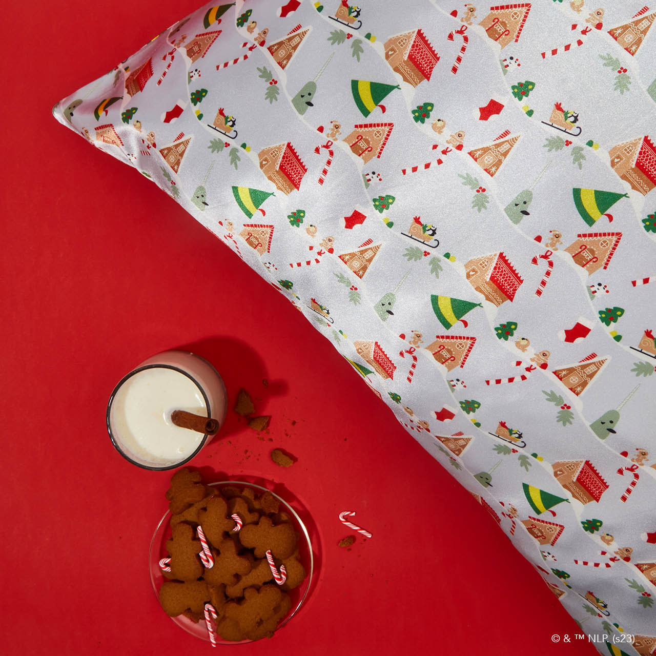 Funda de almohada de satén elf x Kitsch - Periwinkle Christmas